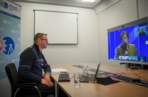 Polizei Bochum: POL-BO: "Alltägliche Abläufe schwierig, aber machbar": Leiter der Bochumer Bereitschaftspolizei im Gespräch mit Angela Merkel