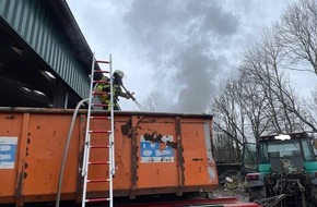 Feuerwehr Bochum: FW-BO: Schwelbrand in einer Scheune