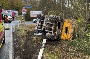 Landespolizeiinspektion Nordhausen: LPI-NDH: Beladener Lkw umgekippt - Fahrer verletzt