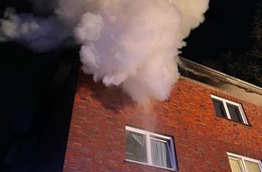 Feuerwehr Schermbeck: FW-Schermbeck: Zimmerbrand in voller Ausdehnung