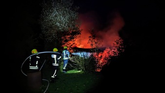 Freiwillige Feuerwehr Hansestadt Wipperfürth: FW Wipperfürth: Einsatz | Unklarer Feuerschein am Gebäude [B1G]