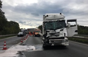Polizei Münster: POL-MS: Stauendunfall auf der Autobahn 30 - Lkw-Fahrer schwer verletzt - 17 Kilometer Stau