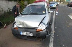 Polizei Mettmann: POL-ME: Drei Autos an Auffahrunfall beteiligt - Ratingen - 1911064