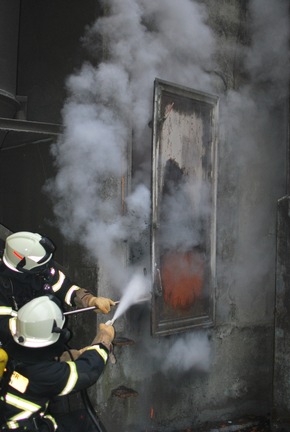 FW-MK: Langwieriger Einsatz bei Brand einer Absauganlage