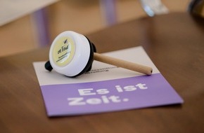 Bundesstiftung Gleichstellung: Es ist Zeit für eine gerechte Zeitpolitik / Einladung zum Foto- und Interviewtermin am Equal Care Day