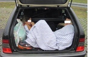 Verkehrsdirektion Mainz: POL-VDMZ: Kinder im Kofferraum; besorgte Verkehrsteilnehmer rufen Polizei