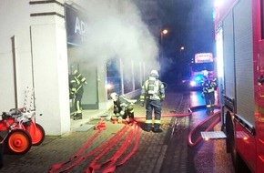Polizeiinspektion Hameln-Pyrmont/Holzminden: POL-HM: Theaternebel löst Polizei- und Feuerwehr-Einsatz aus - Polizei evakuiert Wohnhaus