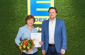 Edeka Südwest: Presse-Information: Mitarbeiterin für 40 Jahre Betriebszugehörigkeit geehrt