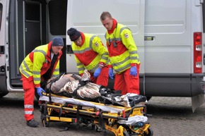 ZOLL-E: Gemeinsam für den Ernstfall
Das Zollfahndungsamt Essen und die Feuerwehr Moers trainieren gemeinsam für den Ernstfall
-	Kooperation zur Gefahrenabwehr - &quot;Train as you fight&quot;