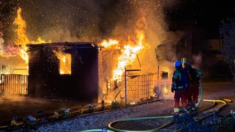 Feuerwehr Bad Säckingen: FW Bad Säckingen: Gartenhütte ausgebrannt
