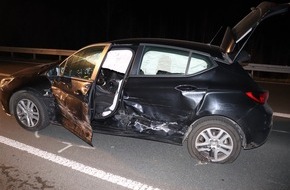 Kreispolizeibehörde Höxter: POL-HX: Unfall mit 25.000 Euro Schaden auf der B239