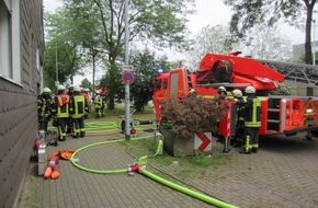 Feuerwehr Mülheim an der Ruhr: FW-MH: Kellerbrand - 13 Personen betroffen