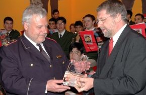 Deutscher Feuerwehrverband e. V. (DFV): DFV: Die deutsche Feuerwehr lebt soziale Praxis aktiv
Auszeichnung für ersten Platz bei Europas größter Verbraucherstudie