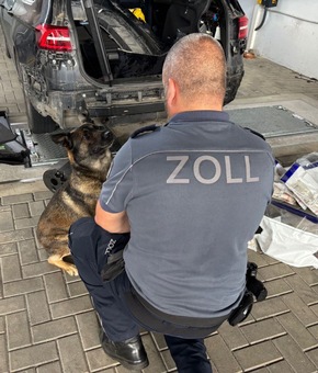 ZOLL-H: - Zoll stellt 19 kg mutmaßliches Amphetamin auf der Autobahn bei Bremen sicher - Drogen im Straßenwert von 285.000 Euro beschlagnahmt, Fahrerin in Untersuchungshaft
