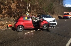Polizeidirektion Neustadt/Weinstraße: POL-PDNW: (Elmstein) Verkehrsunfall mit drei leicht Verletzten