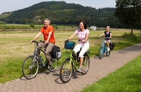 Weserbergland Tourismus e.V.: Tourenplaner für den Weser-Radweg für die Saison 2018 aufgelegt / Weser-Radweg Infozentrale Kooperation veröffentlicht Neuauflage des beliebten kostenfreien Serviceheftes