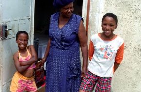 Deutsche Welthungerhilfe e.V.: Frauentag: Welthungerhilfe würdigt Einsatz der Großmütter von Aids-
Waisen