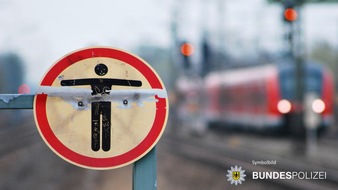 Bundespolizeidirektion München: Bundespolizeidirektion München: Betrunkener mit Schutzengel / Diskobesucher verirrt sich im Gleisbereich
