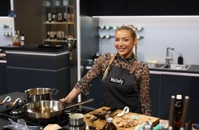 SAT.1: "Da knallt's, da ballert's." "Promi Taste"-Juror Tim Raue ist verliebt in den ersten L&ouml;ffel von Reality-Star Melody Haase