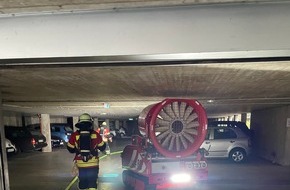 Feuerwehr Konstanz: FW Konstanz: Mehrere brennende Fahrzeuge in Tiefgarage