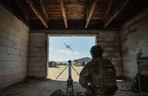 Unterst&uuml;tzungsbereich der Bundeswehr - Presse- und Informationszentrum: Unbemannte Systeme der Bundeswehr: / Test mit KI-gest&uuml;tztem Drohnenverbund erneut erfolgreich