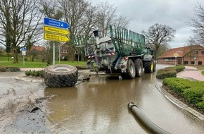 Kreisfeuerwehr Oldenburg: FW-OLL: 18.000l Gülle fluten Dorfstraße in Huntlosen