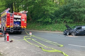 Feuerwehr Hattingen: FW-EN: Zwei Verletzte nach Verkehrsunfall zwischen zwei PKW