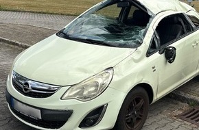 Polizeipr&auml;sidium Konstanz: POL-KN: (Schramberg / Lkr. Rottweil) Windhose deckt Hallendach ab und schleudert geparktes Auto in die Luft (09.08.2026)