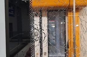 Bundespolizeiinspektion Kaiserslautern: BPOL-KL: Beschädigte Scheiben an Regionalbahn durch mutmaßlichen Beschuss - Bundespolizei sucht Zeugen