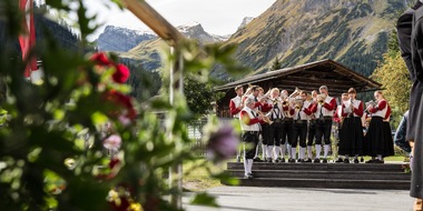 Lech-Zürs Tourismus GmbH: Denken und Lauschen am Berg - Der Kultursommer in Lech Zürs am Arlberg - BILD