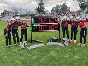 Internationaler Feuerwehrsportwettkampf: Deutschland holt Silber und Bronze in der Teamwertung / Goldmedaille für Juniorinnen im Löschangriff nass / "Begeisternde Leistungen" in Ostrava