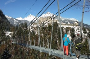 Tourismusverband Naturparkregion Reutte: Kopf-an-Kopf-Rennen um die längste Fußgängerhängebrücke der Welt - 
highline179 oder die Brücke beim Wanjiazhai Dam - BILD