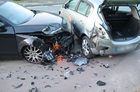 Kreispolizeibehörde Herford: POL-HF: Audi stößt in geparkten Opel - Fahrer fährt unter Alkoholeinfluss