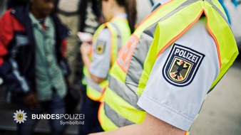 Bundespolizeidirektion München: Bundespolizeidirektion München: Zeugen gesucht: 28-Jähriger attackiert Zugbegleiter im RE 59083