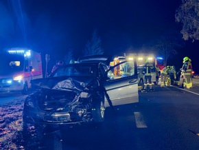 FW-OLL: Mobiltelefon alarmiert Rettungskräfte zu Verkehrsunfall mit drei verletzten Personen