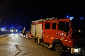 Freiwillige Feuerwehr Samtgemeinde Fredenbeck: FFW Fredenbeck: 5km Ölspur nach Verkehrsunfall durch Feuerwehr abgestreut