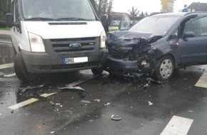 Polizei Düren: POL-DN: Unfall an belebter Kreuzung
