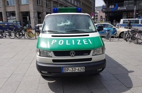 Bundespolizeidirektion Sankt Augustin: BPOL NRW: Dienstwagen der Bundespolizei zerstört