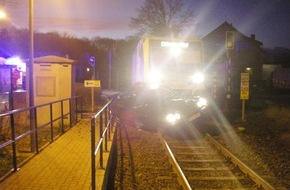 Polizei Düren: POL-DN: Autofahrer übersah Rurtalbahn