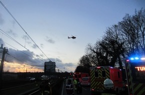 Feuerwehr Mülheim an der Ruhr: FW-MH: Schwerer Verkehrsunfall mit mehreren Verletzten auf der A40