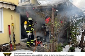 Feuerwehr München: FW-M: Gartenlaube in Brand (Moosach)