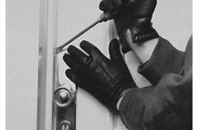 Polizeiinspektion Hameln-Pyrmont/Holzminden: POL-HM: Zwei Einbrüche in Wohnhäuser / Polizei gibt Tipps zum Schutz des Eigentums