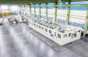 Texpa Maschinenbau GmbH & Co. KG: Weltneuheit: TEXPA-Innovation fertigt Spannbetttücher mit 90° Ecken und umlaufendem 360° Gummiband