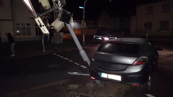 Polizeipräsidium Rheinpfalz: POL-PPRP: Doppelter Unfall verursacht und Mit Alkohol unterwegs