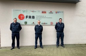 Feuerwehr Ratingen: FW Ratingen: Prüfung bestanden! - Drei neue Notfallsanitäter in Ratingen!