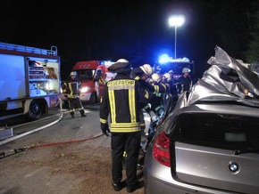 FW-AR: Verkehrsunfall zwischen Oeventrop und Uentrop fordert ein Menschenleben