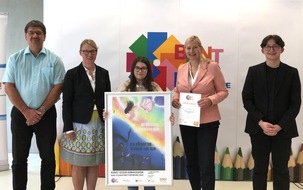 DAK-Gesundheit: Schülerin aus Hohenstein-Ernstthal gewinnt Plakatwettbewerb gegen Komasaufen in Sachsen