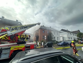 FW-Velbert: Dachstuhlbrand und mehrere Paralleleinsätze