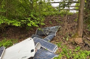 Hessisches Polizeipr&auml;sidium Einsatz: POL-HPE: Solarmodule am Edersee entsorgt - Polizei sucht Zeugen