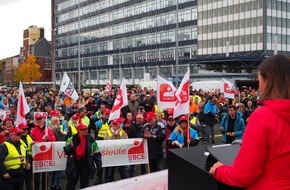 IGBCE Industriegewerkschaft Bergbau, Chemie, Energie: Kundgebung im Chempark Leverkusen: 2500 Beschäftigte machen Druck für Brückenstrompreis